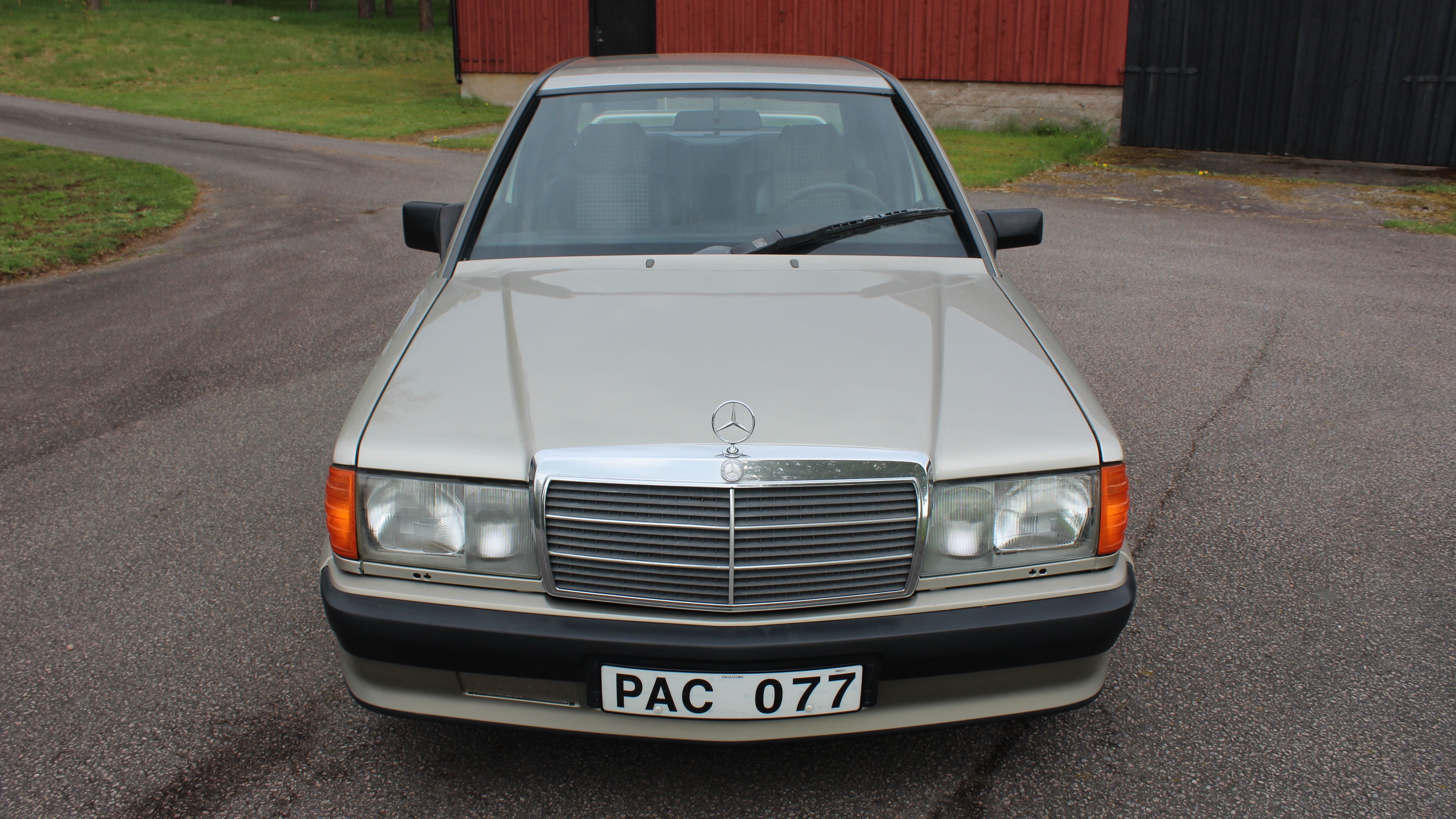 mercedes 190 front 